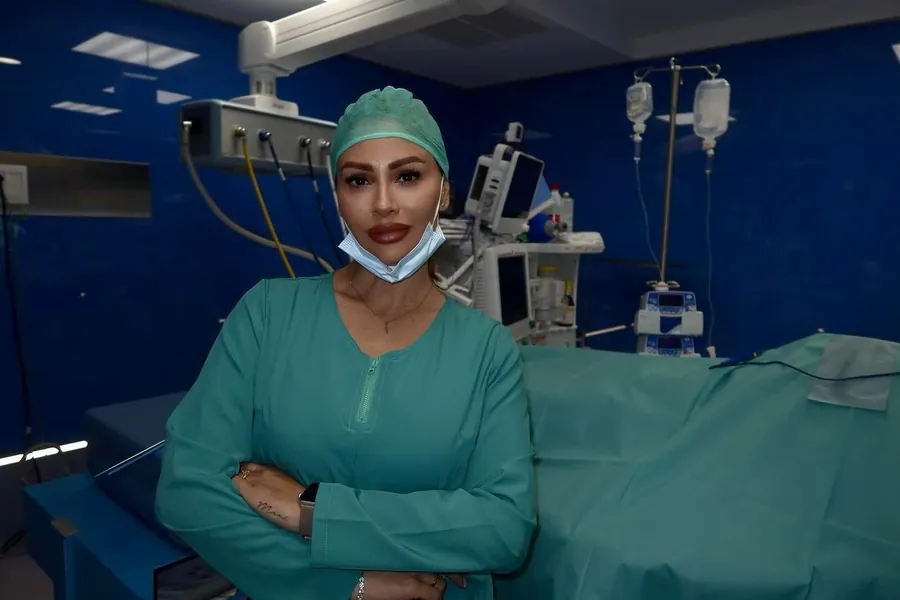 Diana Triana, directora de DT Clinic Madrid, en un quirófano del Hospital Viamed Fuensanta