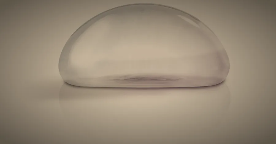 Prótesis mamaria de gel cohesivo vista de perfil
